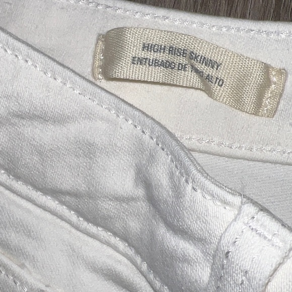 Univeral Threads High-Rise Skinny True White Denim Jeans Size 2 Distressed NWT - Picture 2 of 9